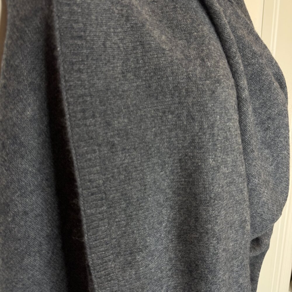 Nordstrom 100% Cashmere Wrap Scarf Gray NWT Luxury Shawl - Picture 9 of 11